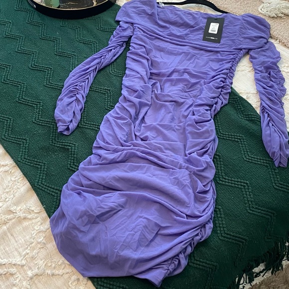 ❤️SOLD❤️Fashion Nova Ready in a ruched off shoulder midi dress 💜💜 - Picture 5 of 8